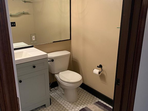5th image of 231 Richmond Ave APT 2