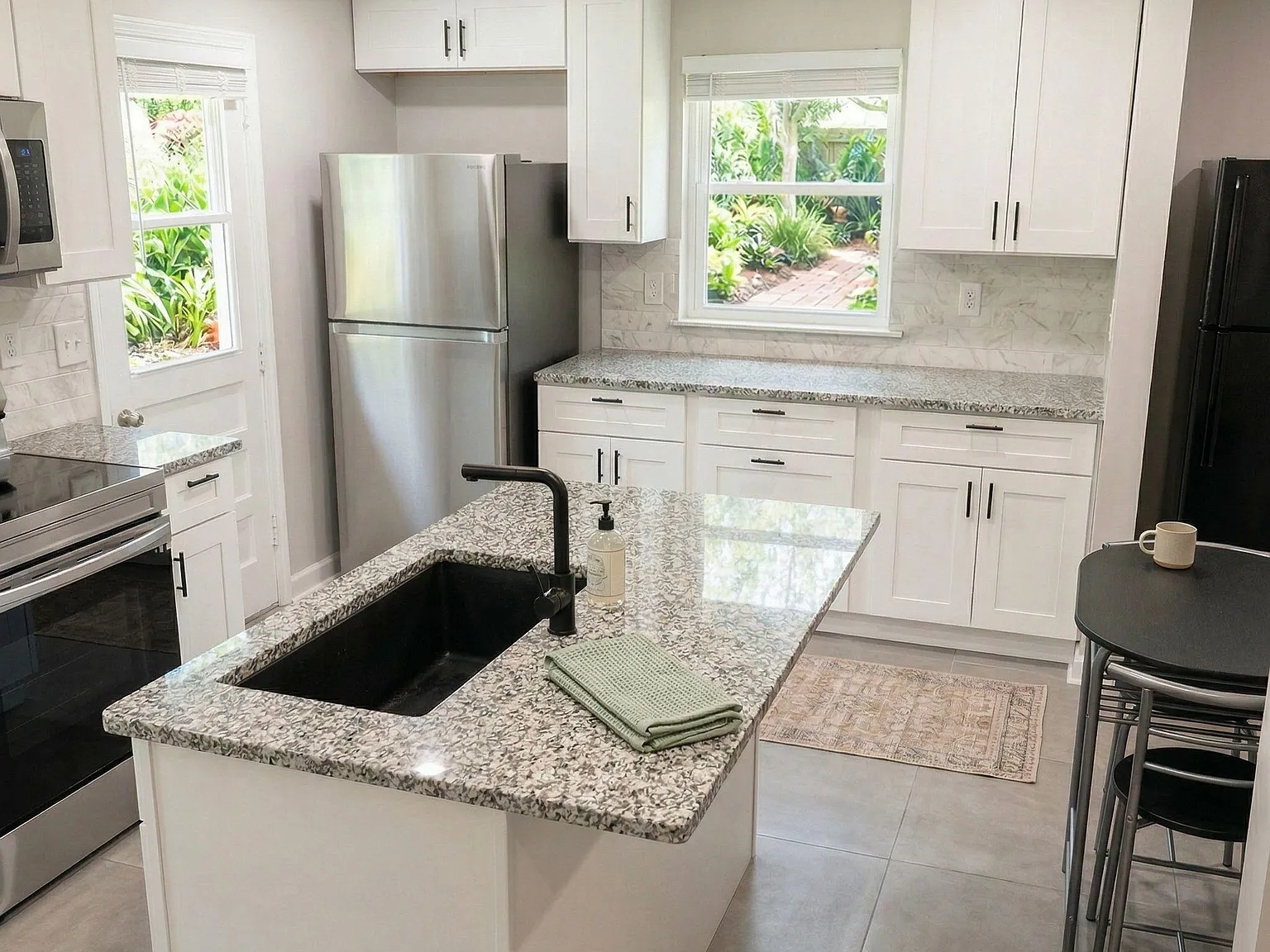 4 bed, 4.0 bath, 2400 sqft, $819 — Photo 2