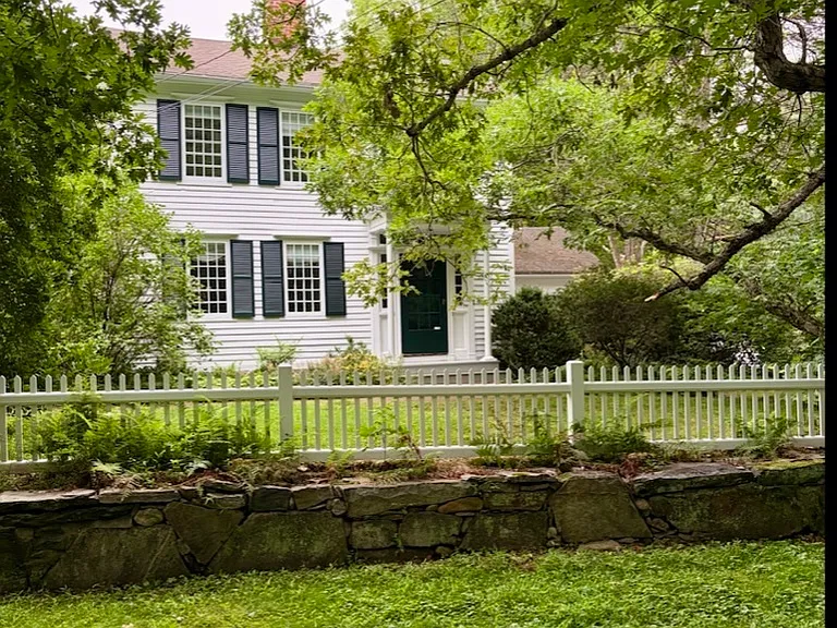 320 Valley Rd — Photo 3