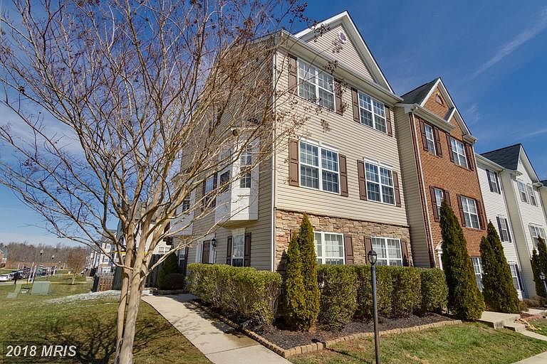 BEAUTIFUL WELL KEPT LANDSCAPING!