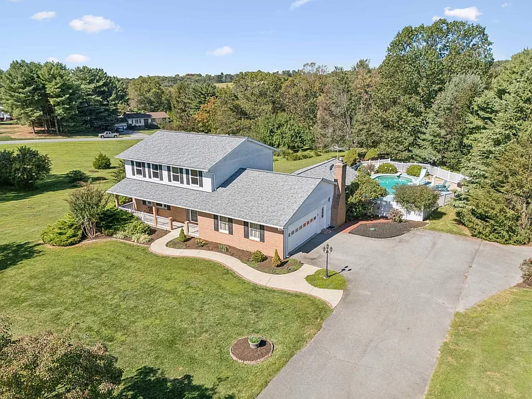 7204 Patton Dr — Photo 1