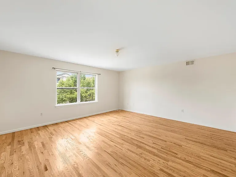 515 Irvine Turner Blvd #2 — Photo 8