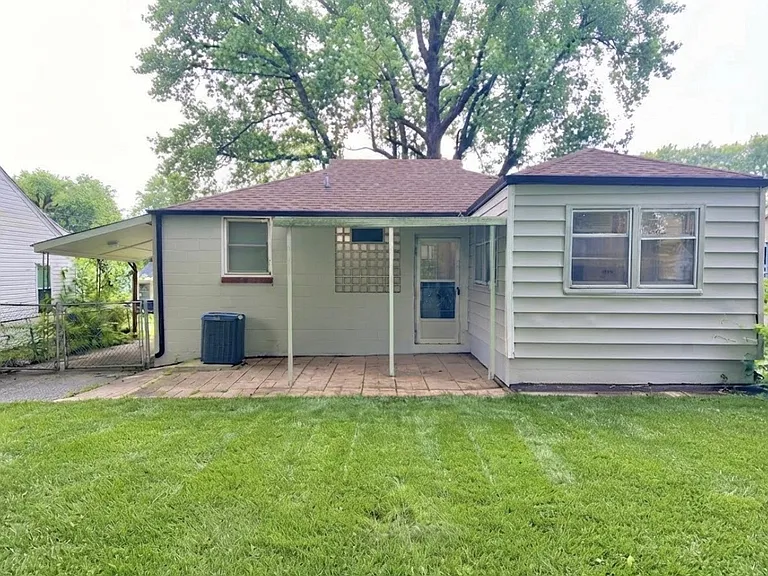 524 Ballman Ave — Photo 3