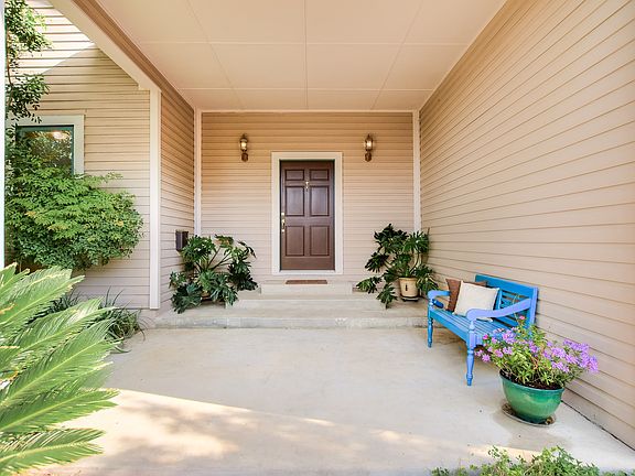 5th image of 131 Blue Bonnet Blvd