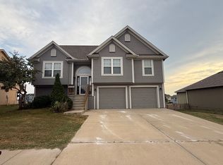 819 W 8th Ave, Kearney, MO 64060