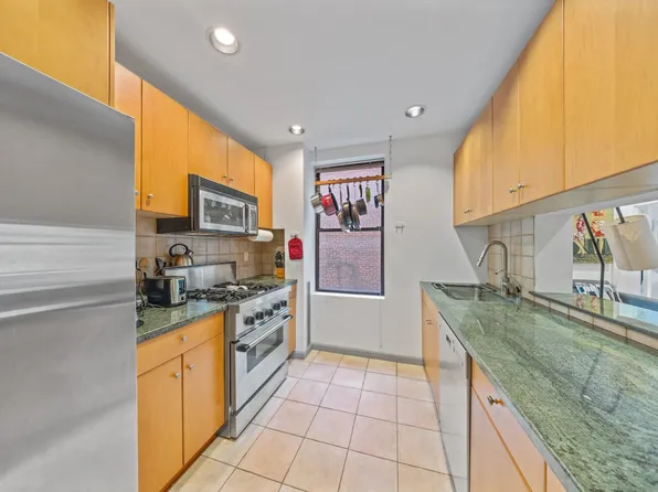 332 East 84th Street image 4 of 10