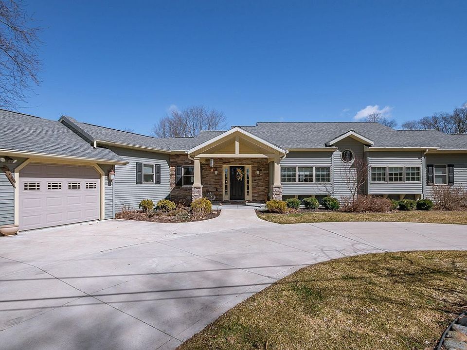 1st image of 62325 Lagoon Dr