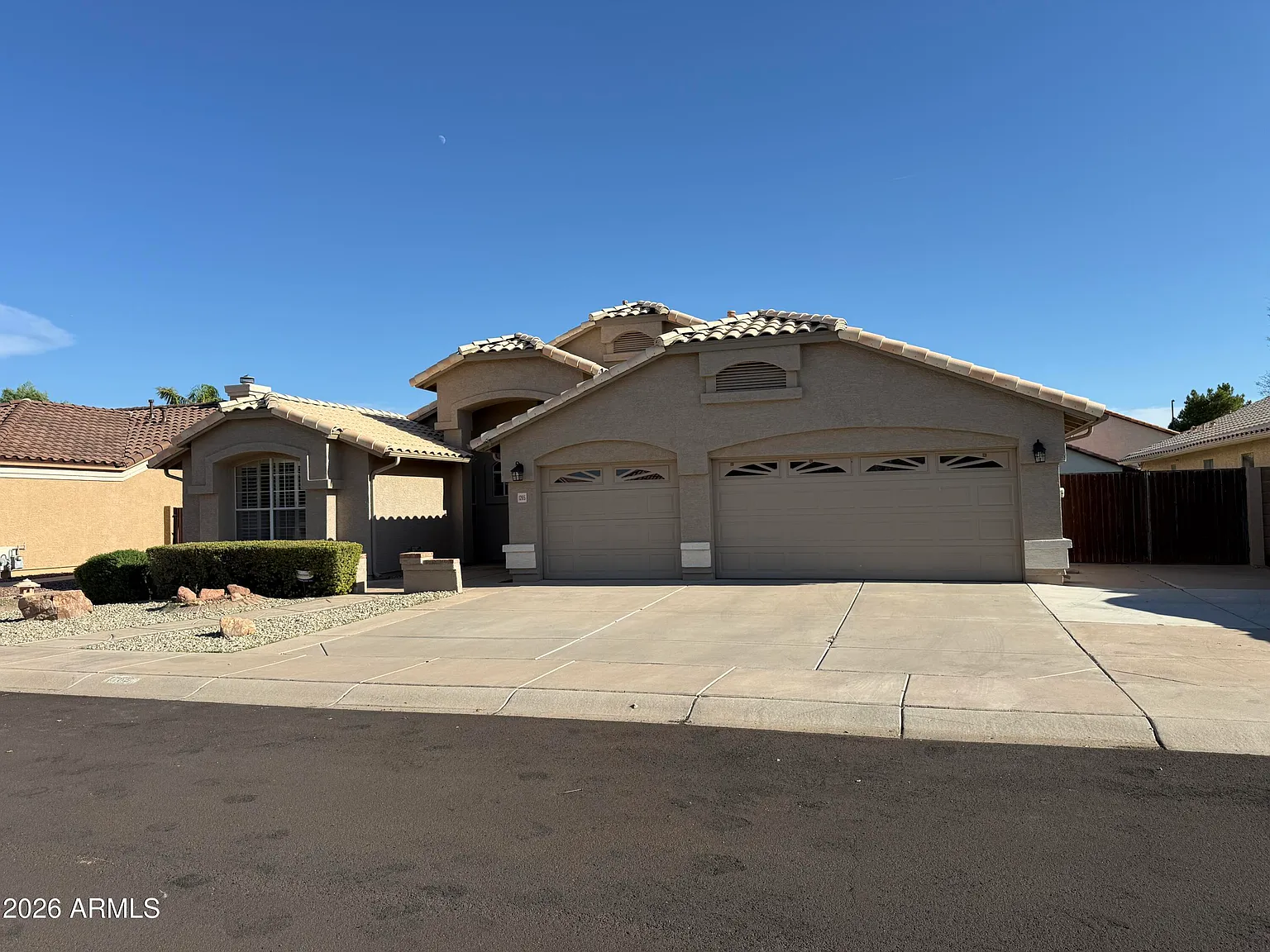 4 bed, 2.0 bath, 2263 sqft, $3,000 — Photo 1
