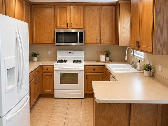 4th image of 1214 Remington Ct