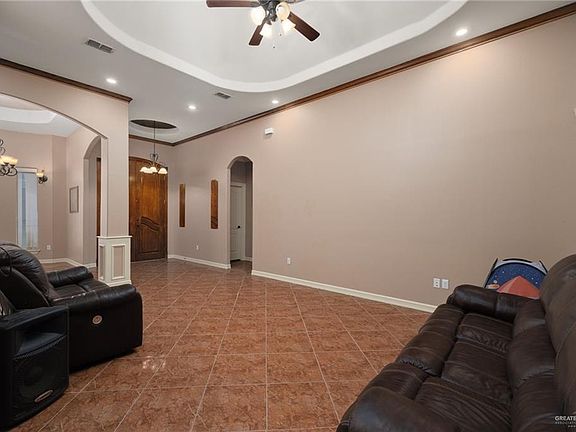 4th image of 214 S Retama Ln SE