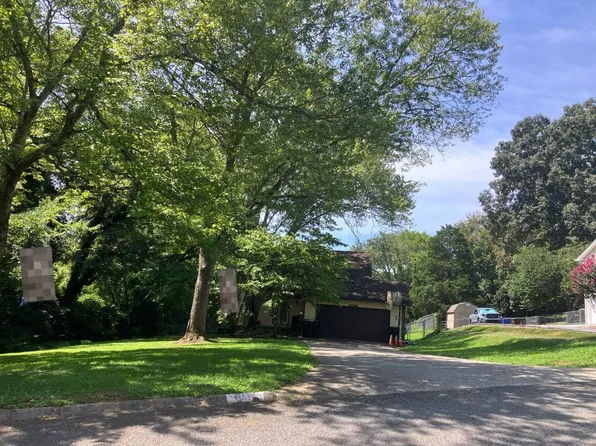 1616 Bexhill Dr, Knoxville, TN 37922