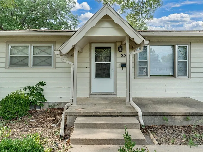554 S Circle Dr — Photo 3