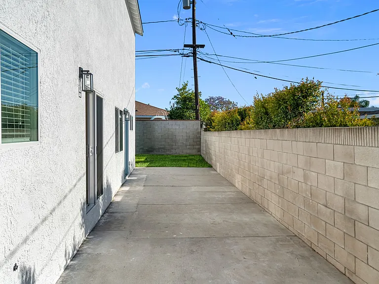 15208 Fernview St #15208 — Photo 30