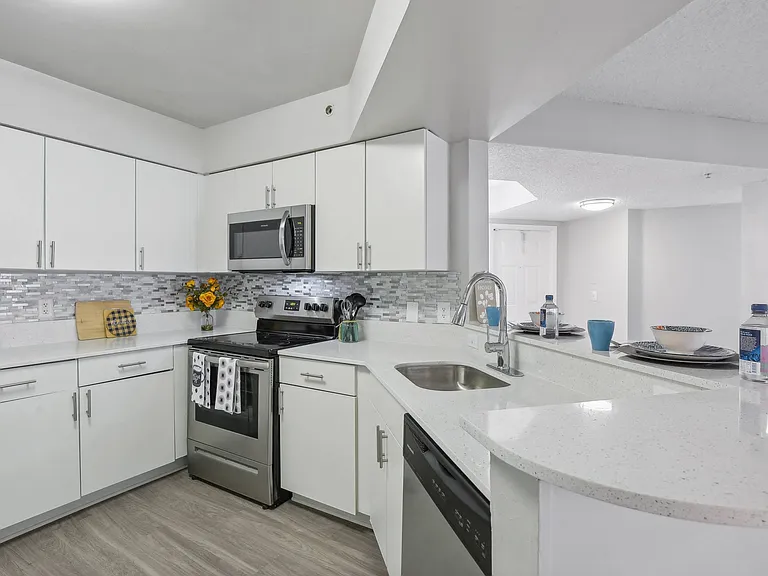 Pembroke Pines Landings Apartments — Photo 6
