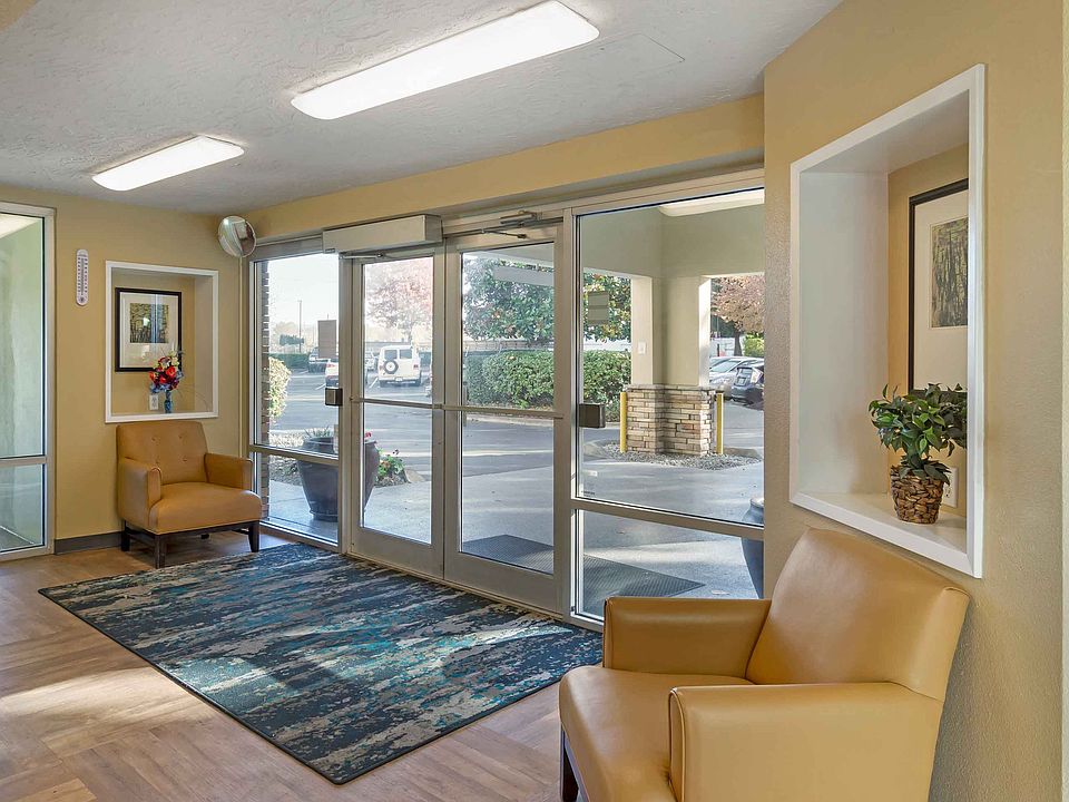 Lobby and Guest Check-in