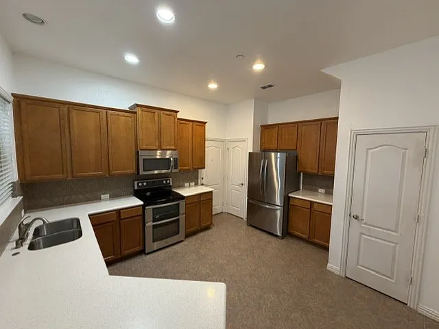 3 bed, 2.5 bath, 1863 sqft, $2,500 — Photo 4