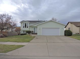 2505 Ithica Dr, Bismarck, ND 58503