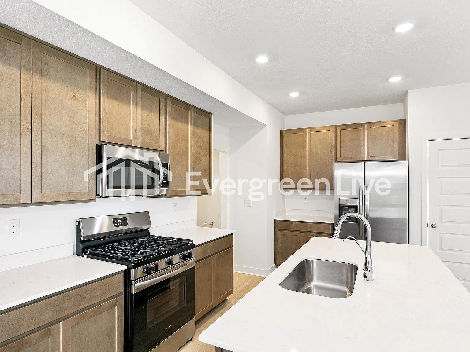 3 bed, 2.5 bath, 1703 sqft, $1,965 — Photo 4