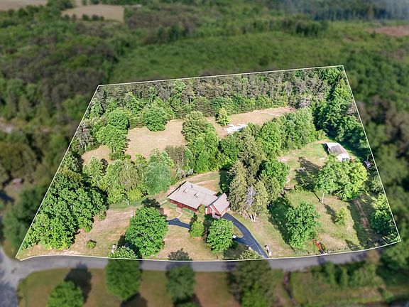 2nd image of 25 Old Kentucky Stock Rd