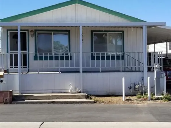 165 Roadrunner Ln, Oceanside, CA 92057