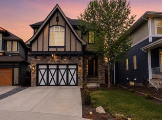 290 NW Mahogany Pl SE, Calgary, AB T3M 1W3