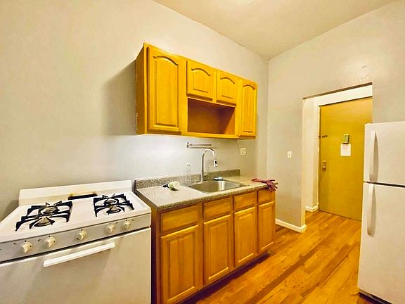 2nd image of 969 Carroll St #1