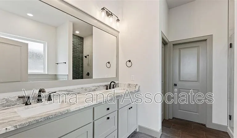 1221 Mammoth St — Photo 7