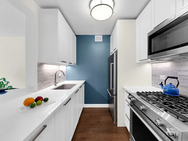 200 E 94th St #312 — Photo 5
