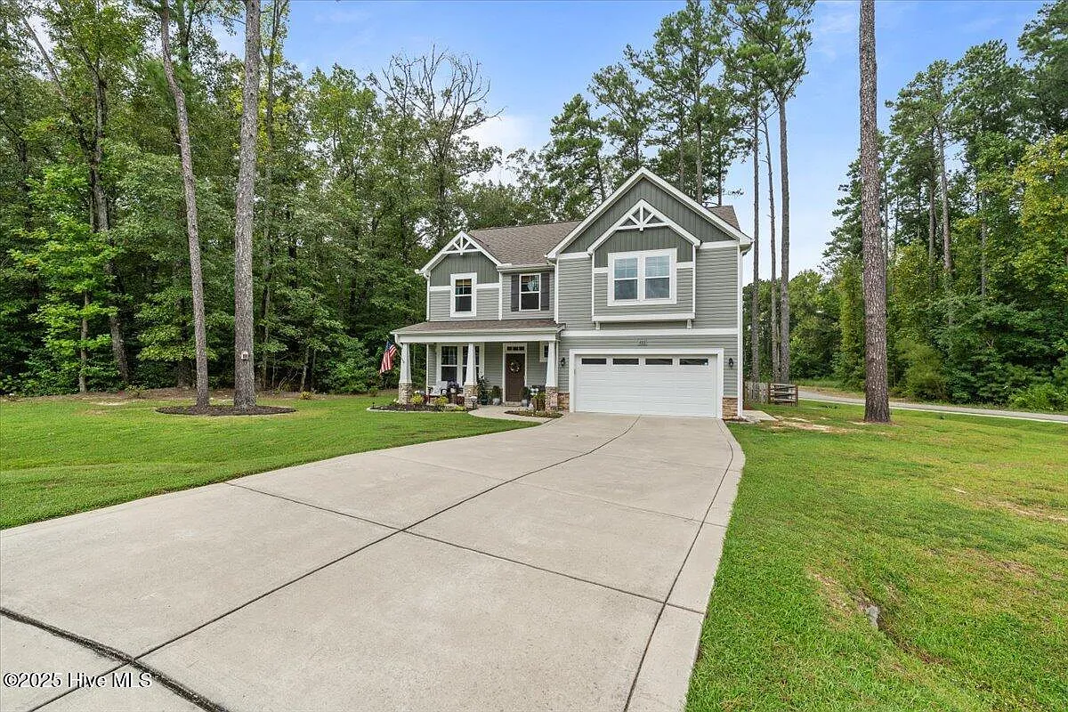 4 bed, 2.5 bath, 2239 sqft, $2,500 — Photo 2