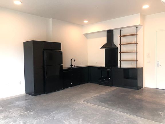 4th image of 2417 J St Unit 303
