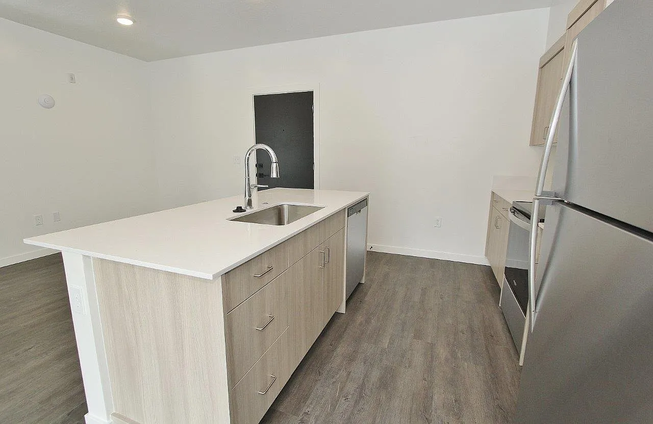2 bed, 990 sqft, $1,500 — Photo 2