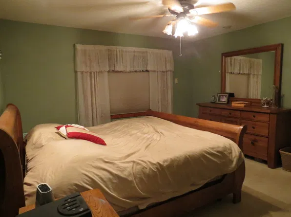 8605 Hunters Xing, Dalton City, IL 61925