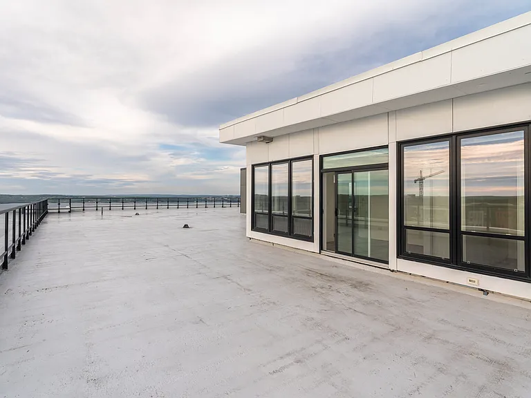 172 Wentworth Dr — Photo 17