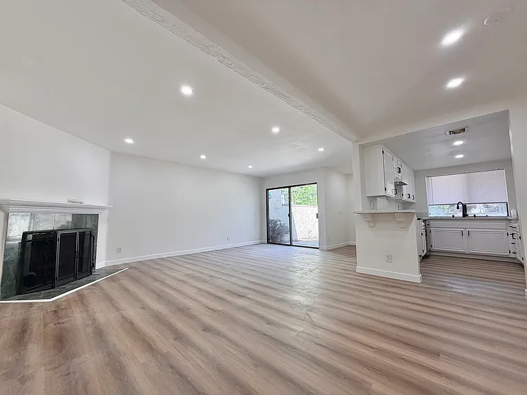 21500 Califa St #163 — Photo 9