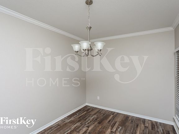 4th image of 720 Middleglen Ct