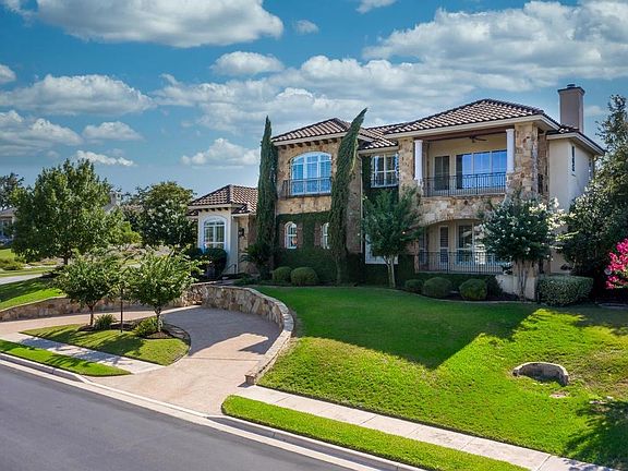 3rd image of 511 Golden Bear Dr