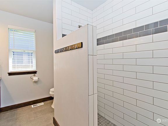 5th image of 407 7th Avenue NE