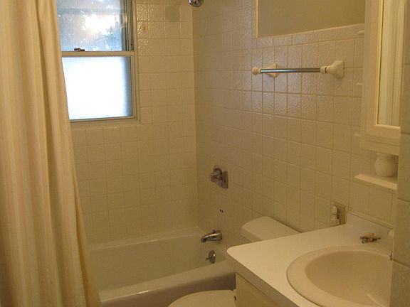 Bathroom with porcelain tile