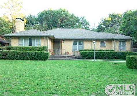 2nd image of 938 Leatrice Dr