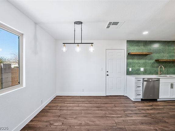 5th image of 2201 E Piper Ave