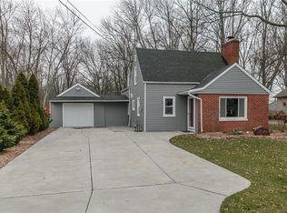 27395 Cook Rd, Olmsted Falls, OH 44138