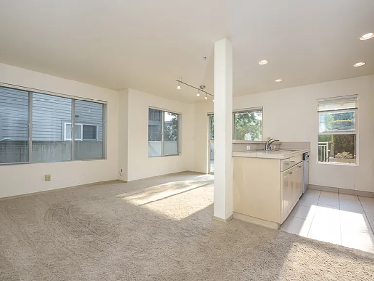 The Max Apartments — Photo 31