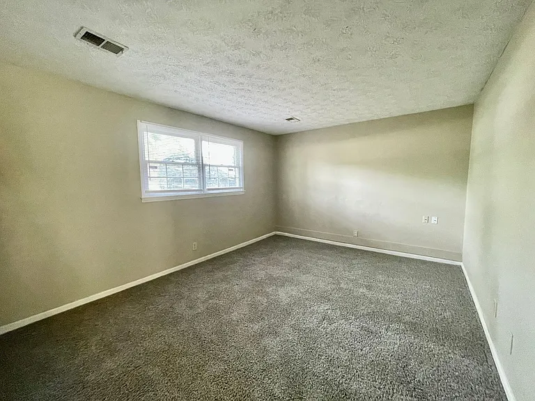 404 Whispering Hills Dr — Photo 6