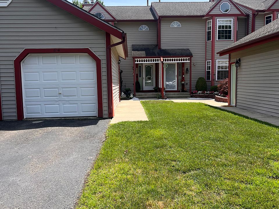 1st image of 614 Lakefront Cir #614