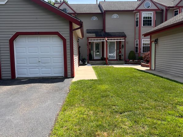 614 Lakefront Cir #614