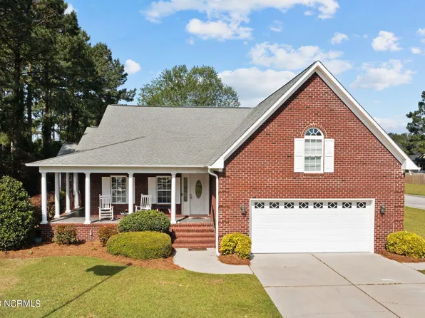 105 Woodcroft Court, New Bern, NC 28562