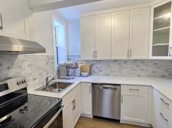 171 Eugenie St #2, Winnipeg, MB R2H 0X9