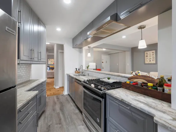 255 Fieldstone Terrace image 3 of 13