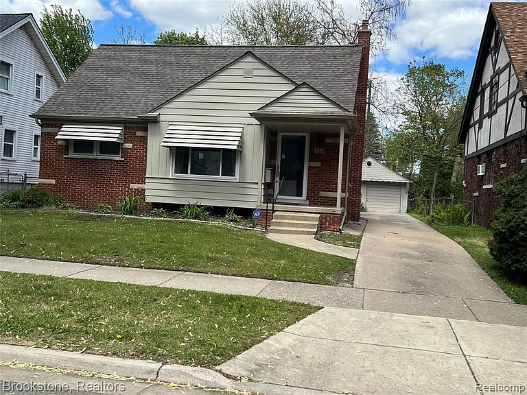 310 Albany St — Photo 1