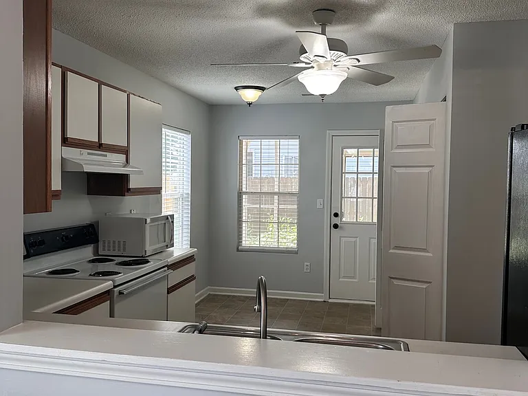 102 Hammett Grove Ln #102 — Photo 9
